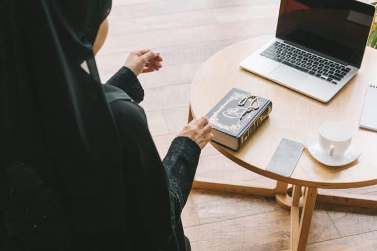 Learn the Quran Online with Certified Tutors | Quran Teacher Academy